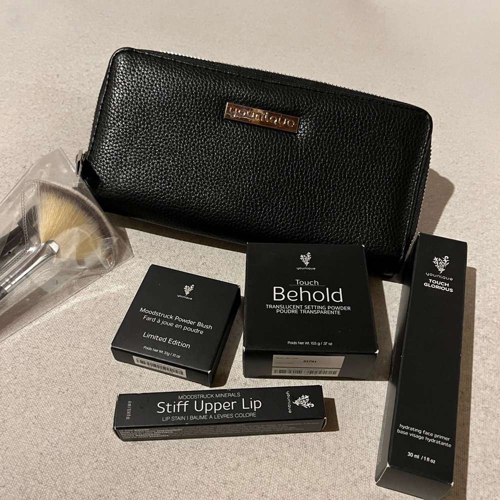 Younique huge discount makeup bundle & wallet